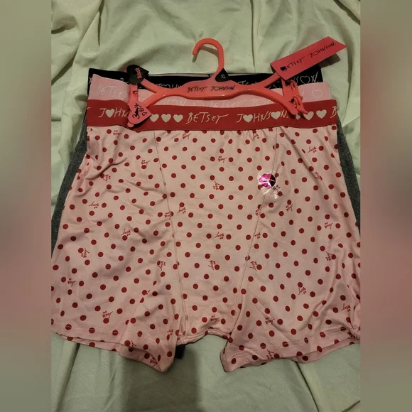 Betsey Johnson - Picture 10 of 12